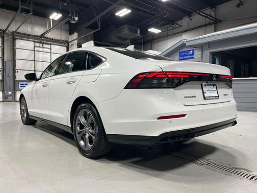 Platinum White Pearl 2023 Honda Accord Hybrid EX-L