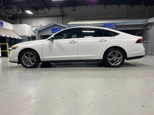 Platinum White Pearl 2023 Honda Accord Hybrid EX-L