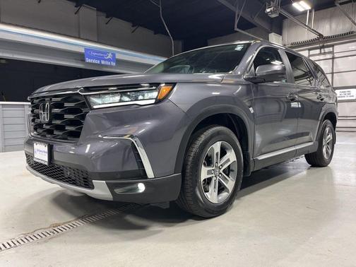 Modern Steel Metallic 2024 Honda Pilot EX-L