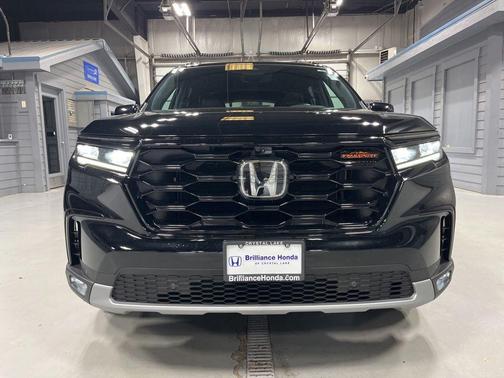 Crystal Black Pearl 2024 Honda Pilot TrailSport