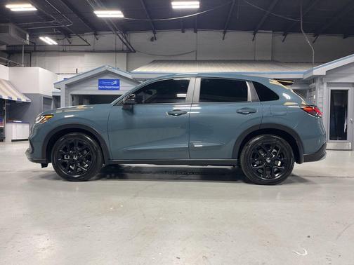Pearl 2024 Honda HR-V Sport