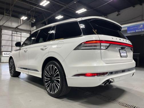 Pristine White 2022 Lincoln Aviator Black Label AWD