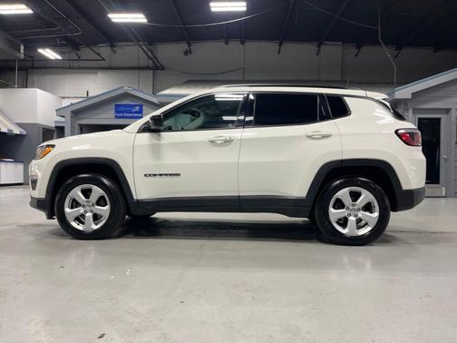 White Clearcoat 2019 Jeep Compass Latitude