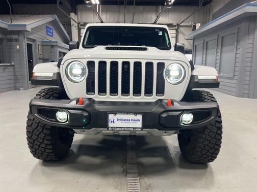 Bright White Clearcoat 2023 Jeep Gladiator Mojave