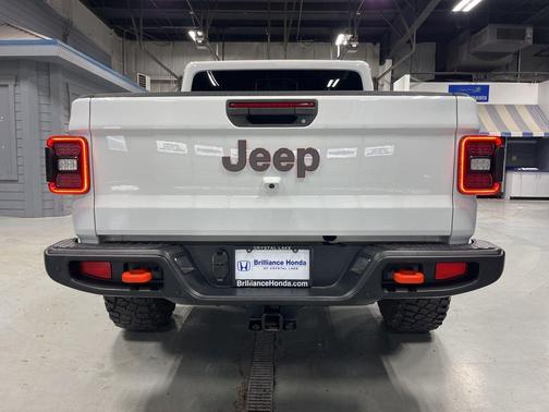 Bright White Clearcoat 2023 Jeep Gladiator Mojave