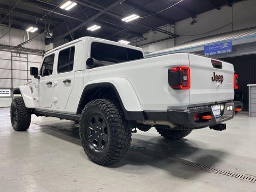 Bright White Clearcoat 2023 Jeep Gladiator Mojave