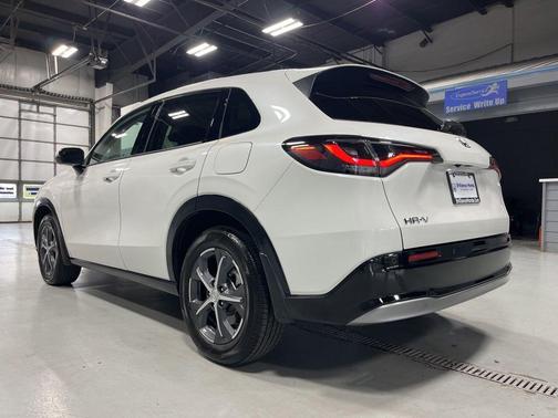 Platinum White Pearl 2025 Honda HR-V EX-L