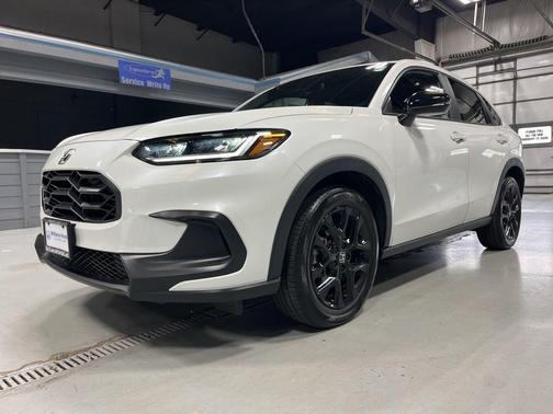 Platinum White Pearl 2024 Honda HR-V Sport