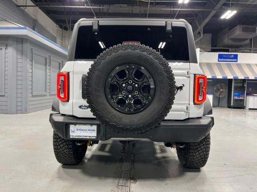 Oxford White 2023 Ford Bronco Badlands
