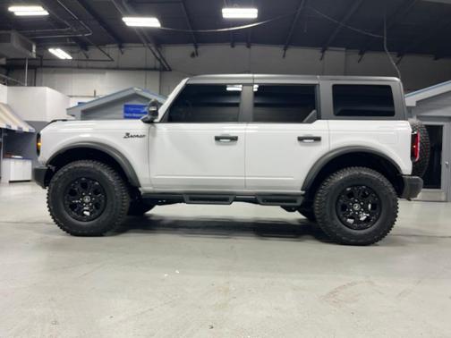 Oxford White 2023 Ford Bronco Badlands