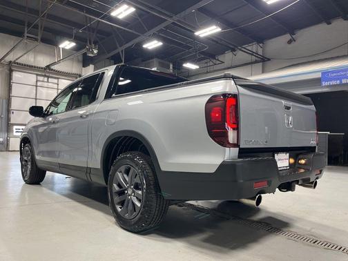 Lunar Silver Metallic 2021 Honda Ridgeline Sport
