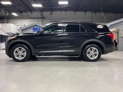 Black Metallic 2020 Ford Explorer XLT