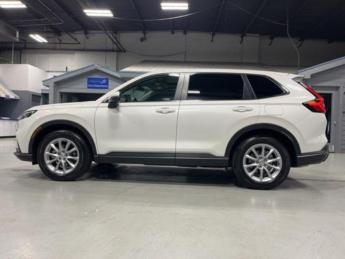 Platinum White Pearl 2026 Honda CR-V EX