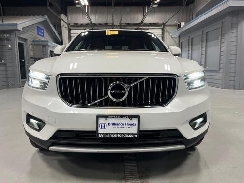 Crystal White Metallic 2021 Volvo XC40 T5 Inscription