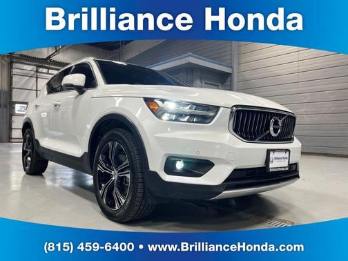 Crystal White Metallic 2021 Volvo XC40 T5 Inscription