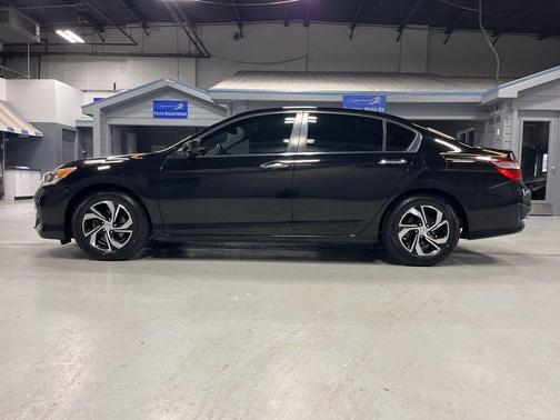 Crystal Black Pearl 2017 Honda Accord LX