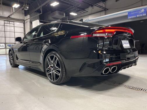 Aurora Black 2022 Kia Stinger GT2