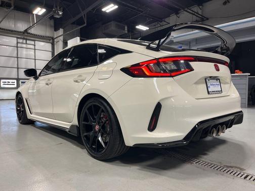 Championship White 2024 Honda Civic Type R Base