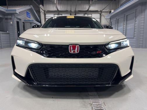 Championship White 2024 Honda Civic Type R Base