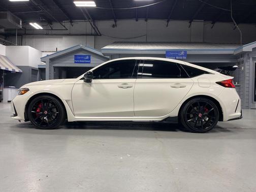 Championship White 2024 Honda Civic Type R Base