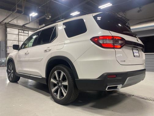 Platinum White Pearl 2024 Honda Pilot Touring