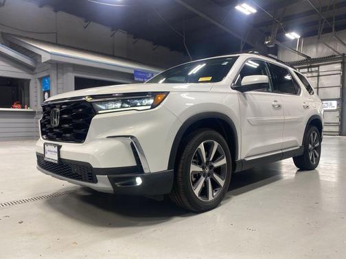 Platinum White Pearl 2024 Honda Pilot Touring