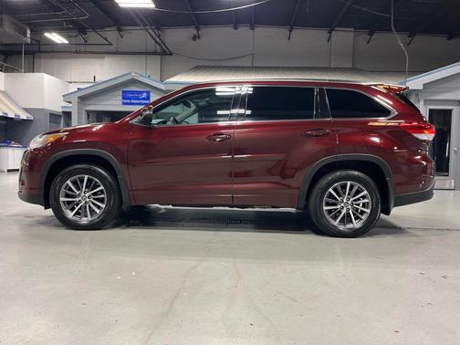 Ooh La La Rouge Mica 2018 Toyota Highlander XLE