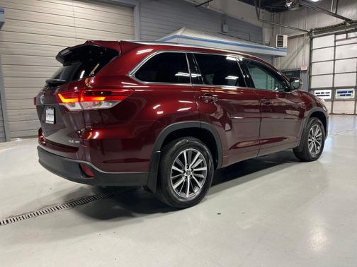 Ooh La La Rouge Mica 2018 Toyota Highlander XLE