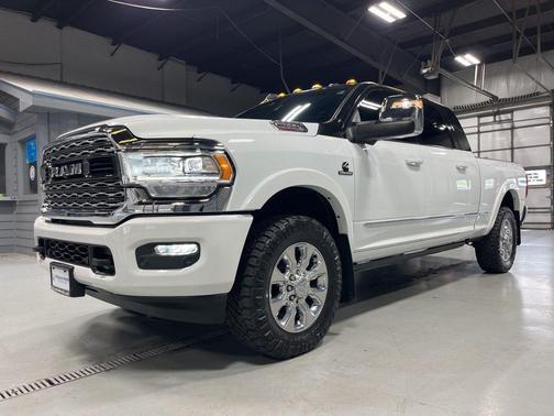 Bright White Clearcoat 2023 RAM 2500 Limited