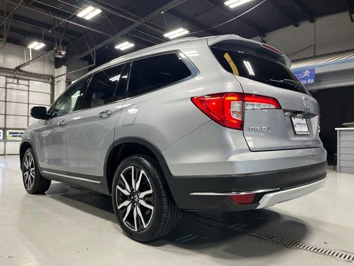 Lunar Silver Metallic 2021 Honda Pilot Touring 7-Passenger