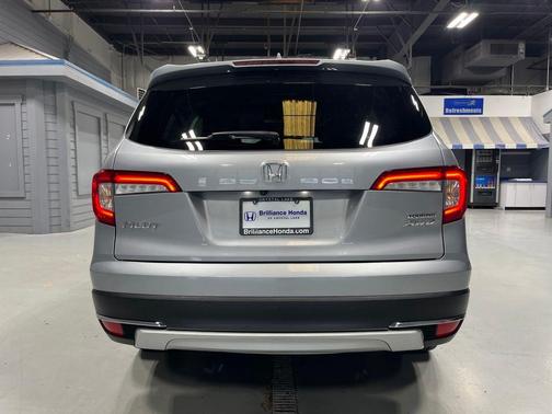 Lunar Silver Metallic 2021 Honda Pilot Touring 7-Passenger