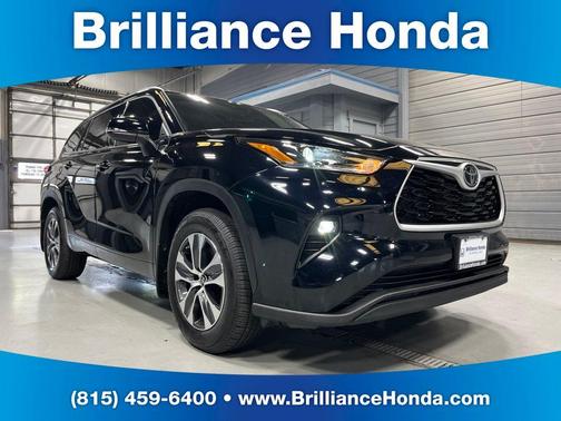 Midnight Black Metallic 2021 Toyota Highlander XLE