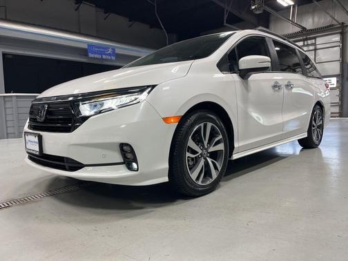 Platinum White Pearl 2024 Honda Odyssey Touring