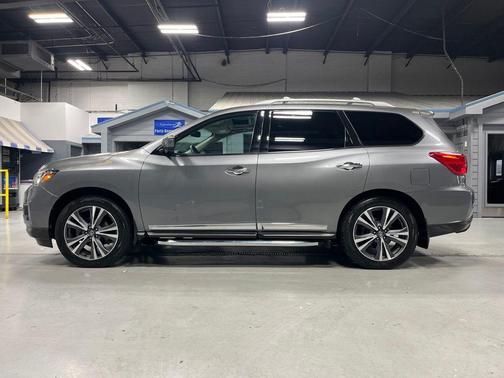 Gun Metallic 2020 Nissan Pathfinder Platinum