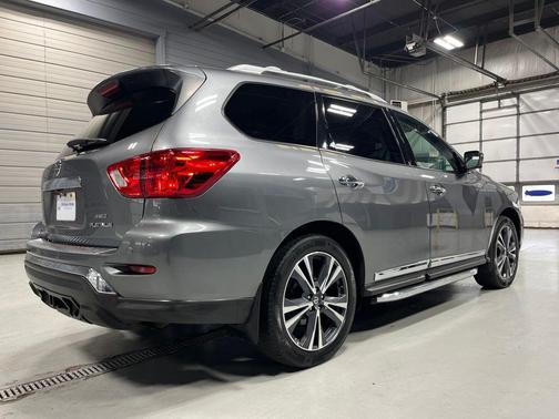 Gun Metallic 2020 Nissan Pathfinder Platinum