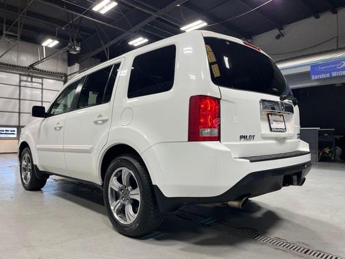 Taffeta White 2015 Honda Pilot SE
