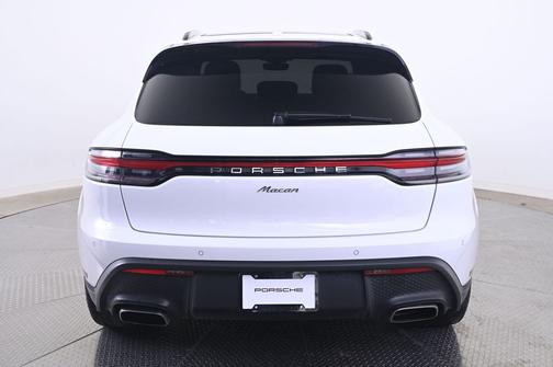 White 2022 Porsche Macan Macan