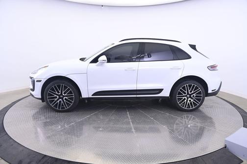 White 2022 Porsche Macan Macan