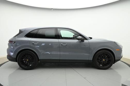 2024 Porsche Cayenne Base (Tiptronic)
