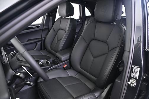 Volcano Grey Metallic 2026 Porsche Macan Macan