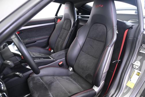 2016 Porsche Cayman GT4
