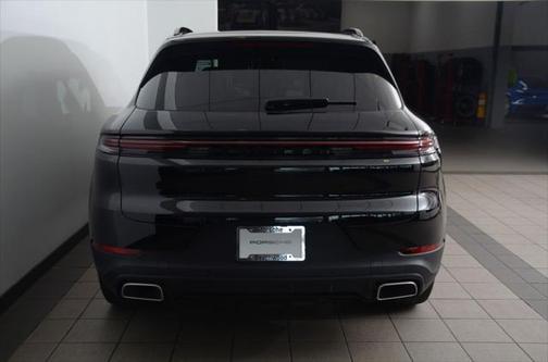 2024 Porsche Cayenne Base (Tiptronic)