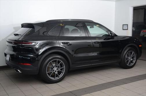 2024 Porsche Cayenne Base (Tiptronic)
