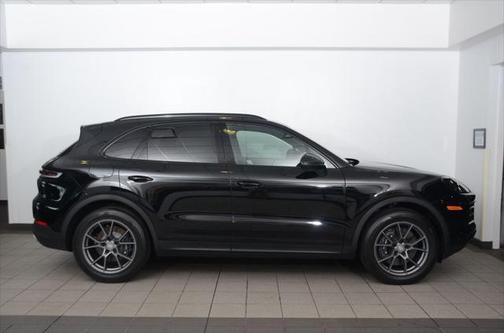 2024 Porsche Cayenne Base (Tiptronic)