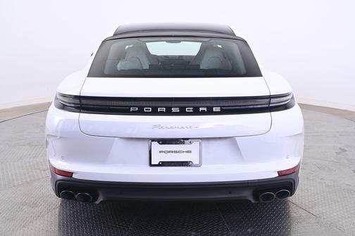 Carrara White Metallic 2026 Porsche Panamera