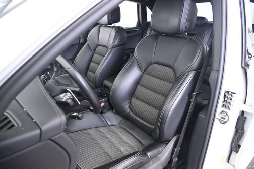 2024 Porsche Macan T