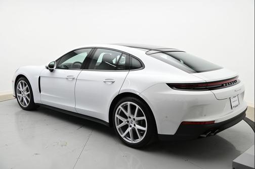 2024 Porsche Panamera 4