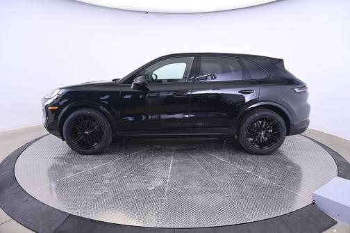 Chromite Black Metallic 2026 Porsche Cayenne Cayenne