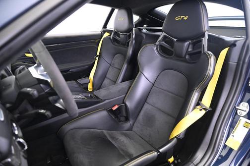 2016 Porsche Cayman GT4