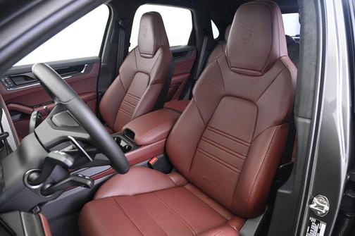 2026 Porsche Cayenne GTS